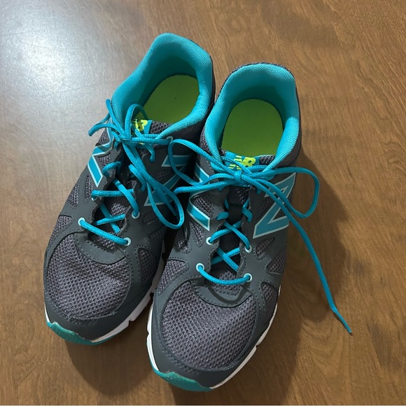 New Balance 550v4 9.5 - Picture 2 of 5